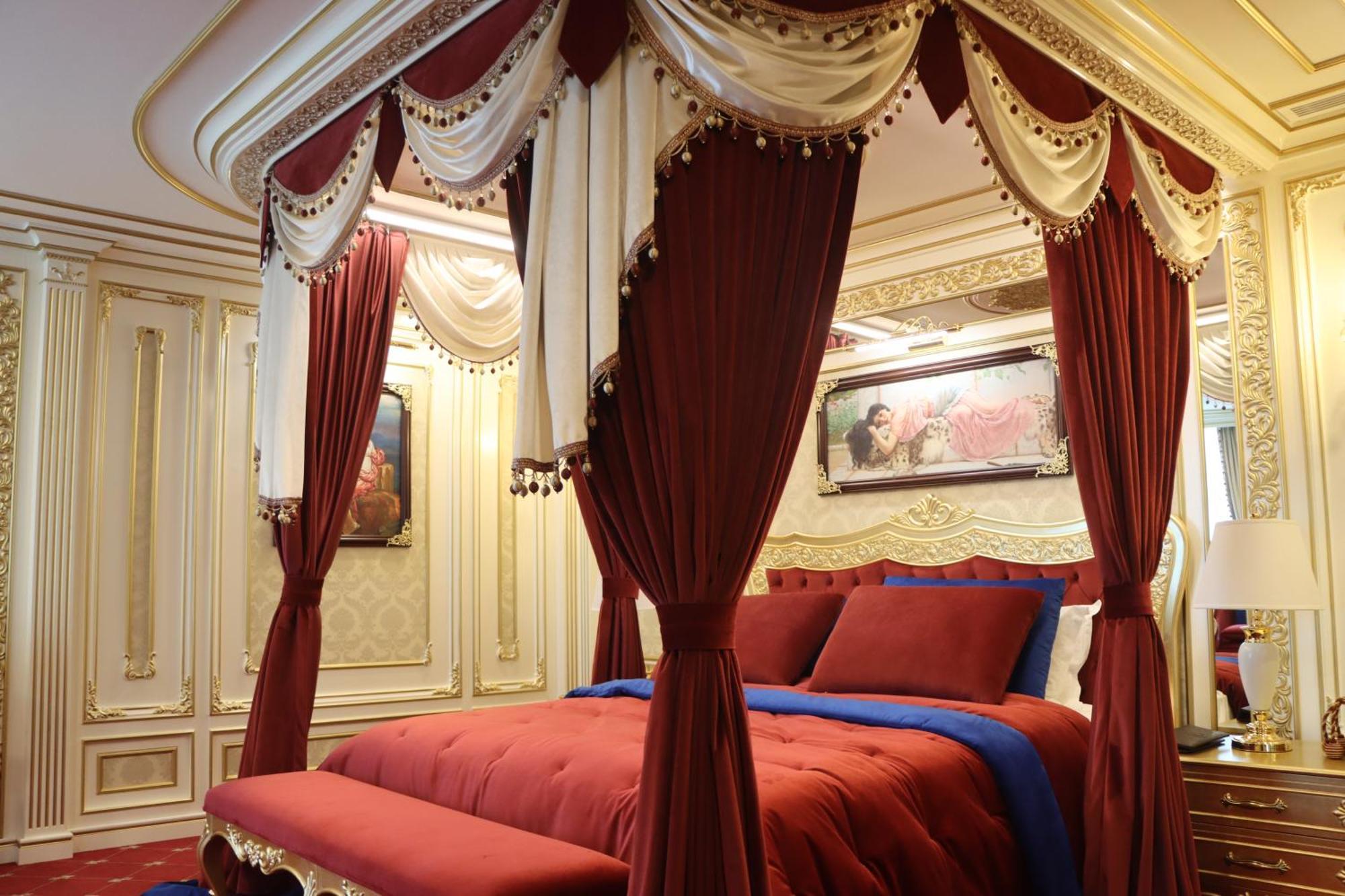 Cristal Erbil Hotel Zewnętrze zdjęcie A bedroom in the Imperial Suite