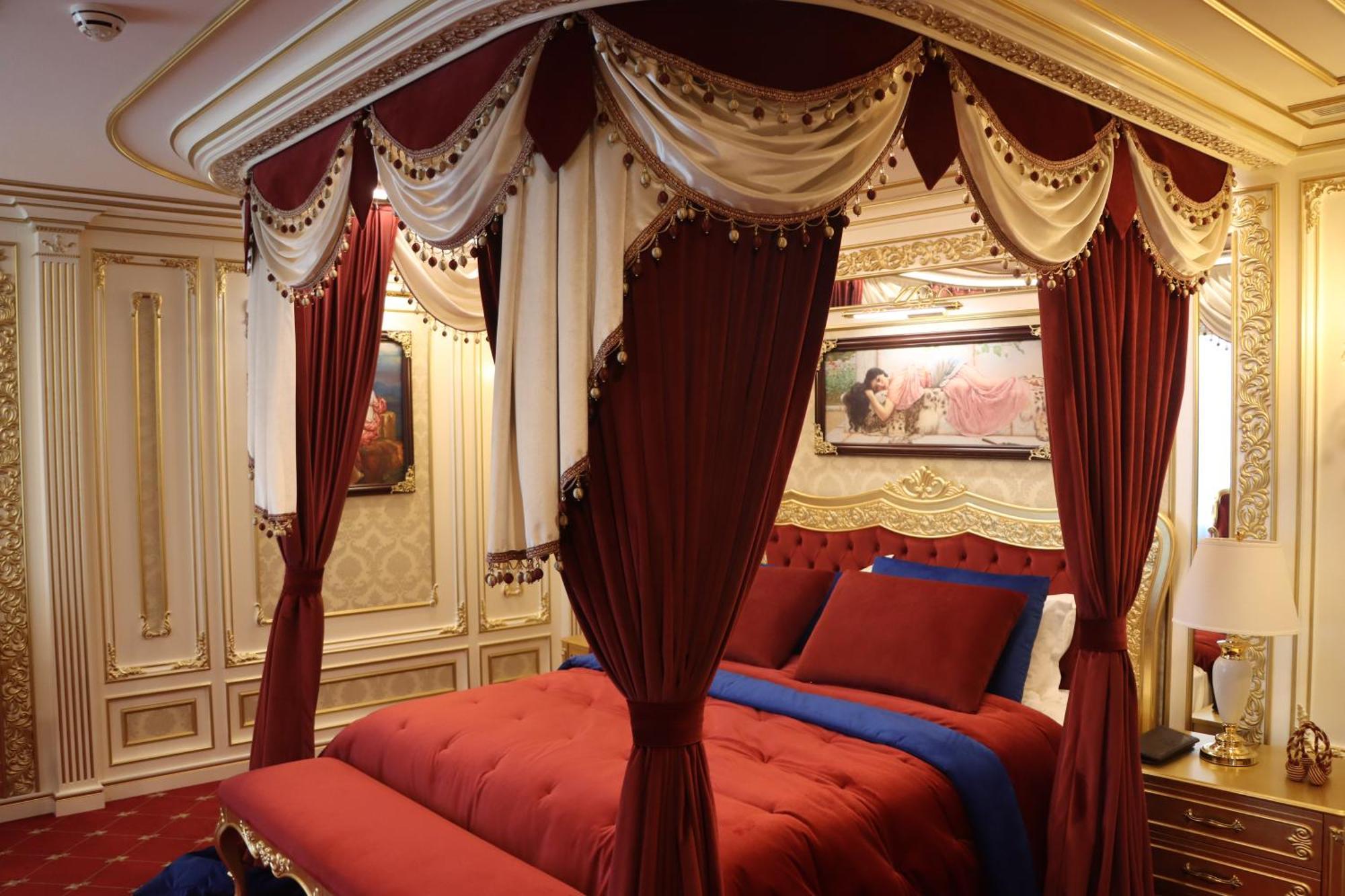 Cristal Erbil Hotel Zewnętrze zdjęcie A bedroom in the Imperial Suite