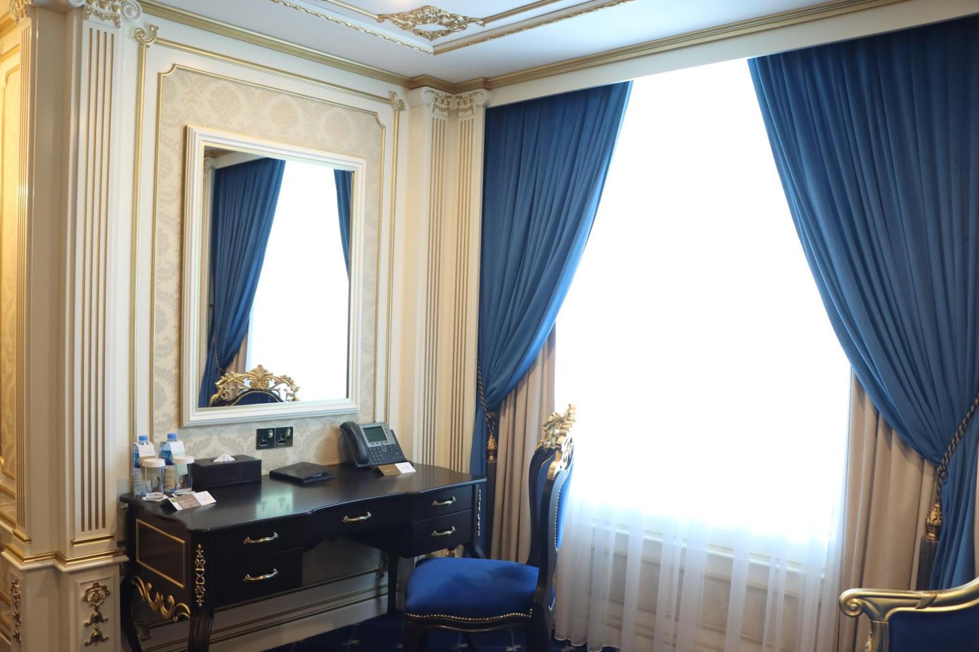 Cristal Erbil Hotel Zewnętrze zdjęcie A room in the hotel