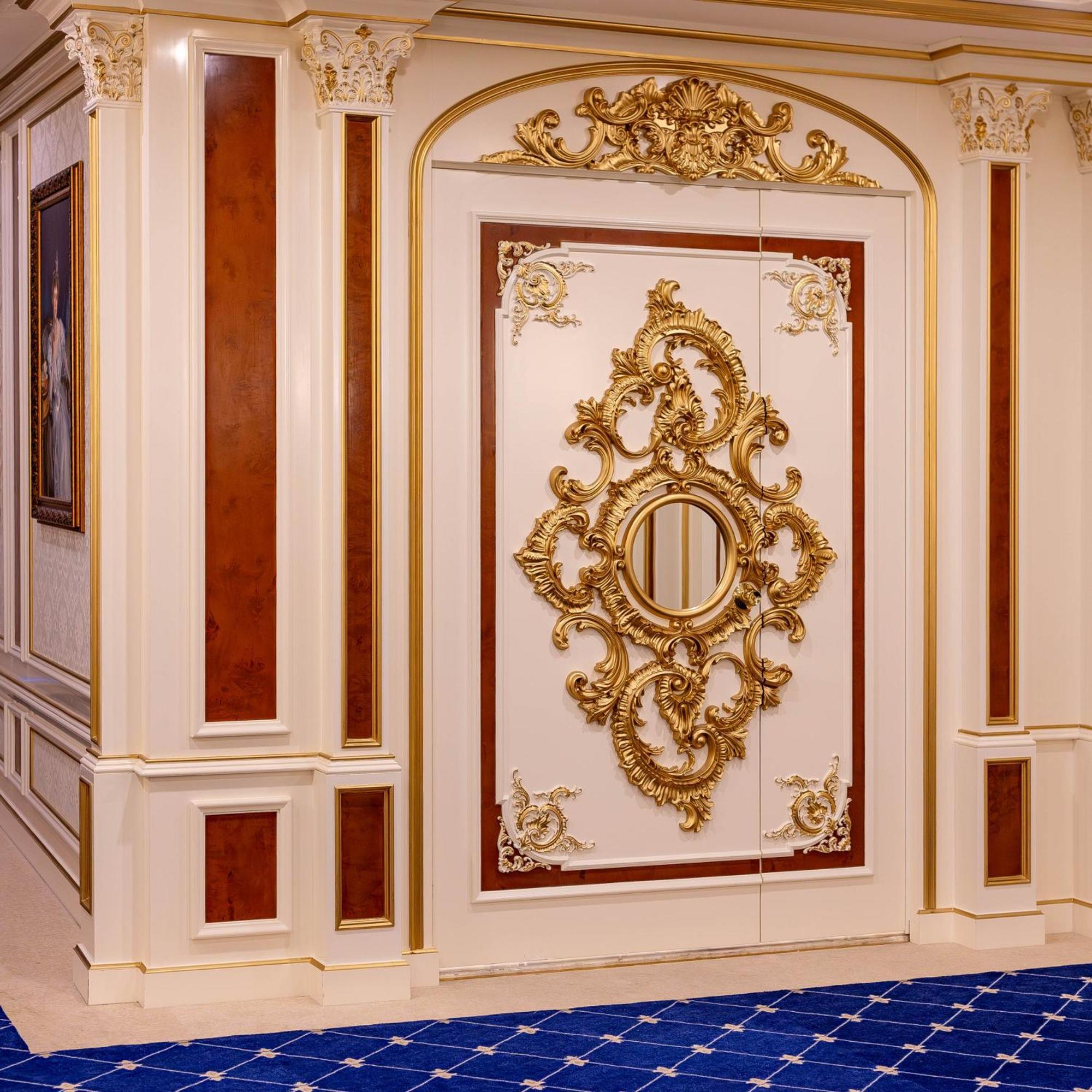 Cristal Erbil Hotel Zewnętrze zdjęcie A wall decorated with stucco