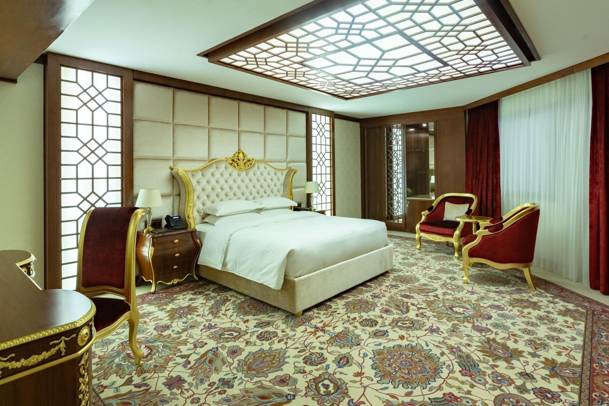 Cristal Erbil Hotel Zewnętrze zdjęcie A bedroom in the hotel