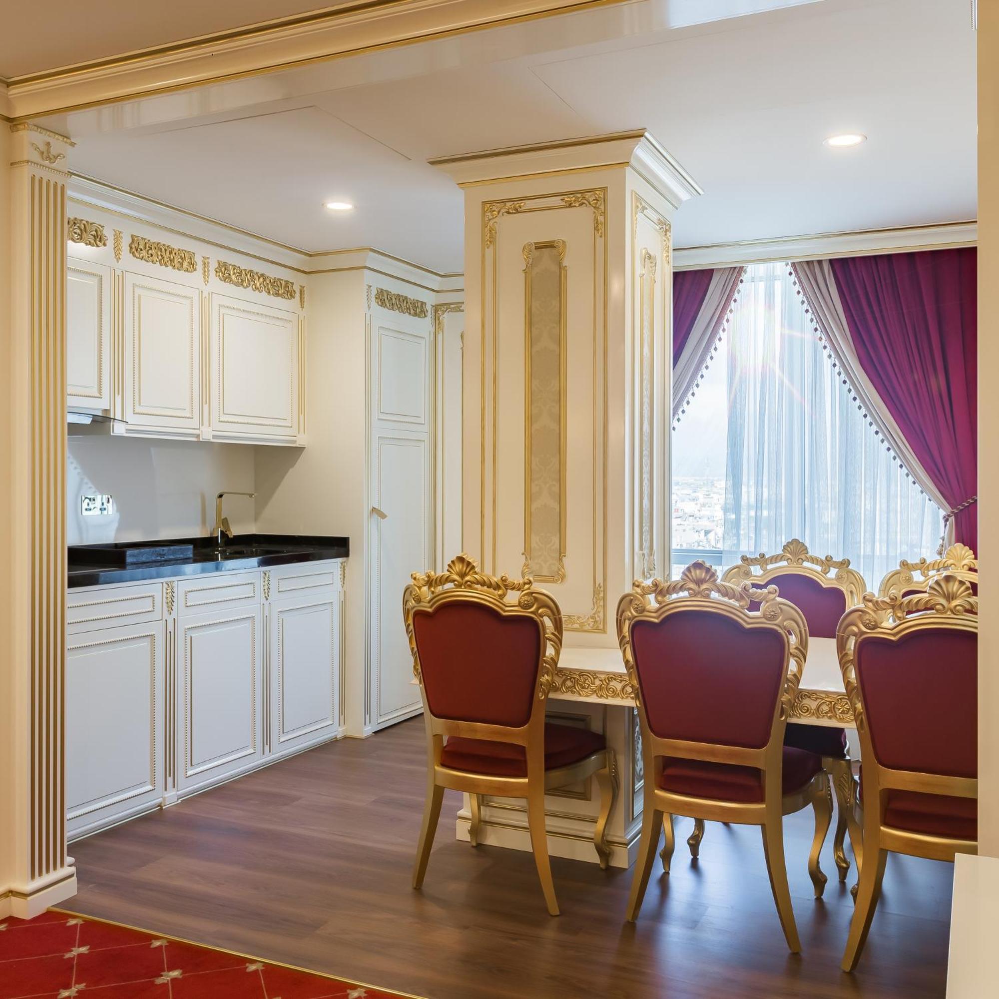 Cristal Erbil Hotel Zewnętrze zdjęcie A kitchen in a suite at the hotel
